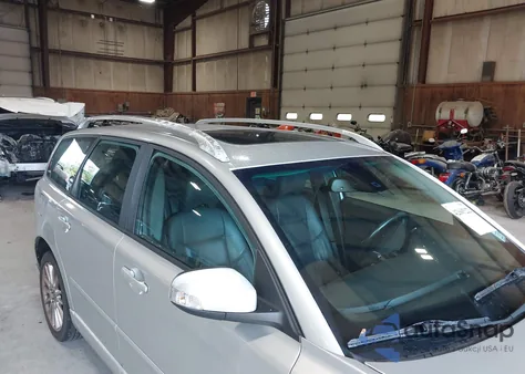 2008 Volvo V50 T5 z USA, uszkodzony, nr VIN YV1MJ672882400813